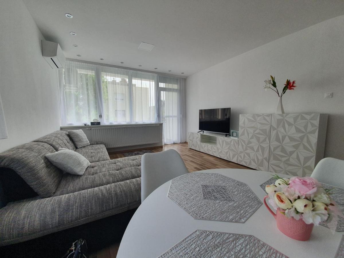Matrix Apartman เบเกซซาบา ภายนอก รูปภาพ